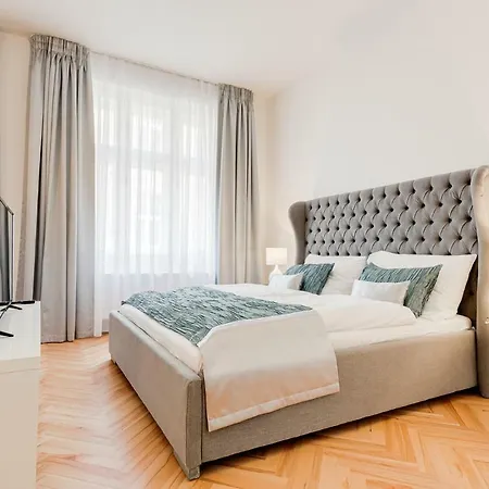 Gold Art Apartment *