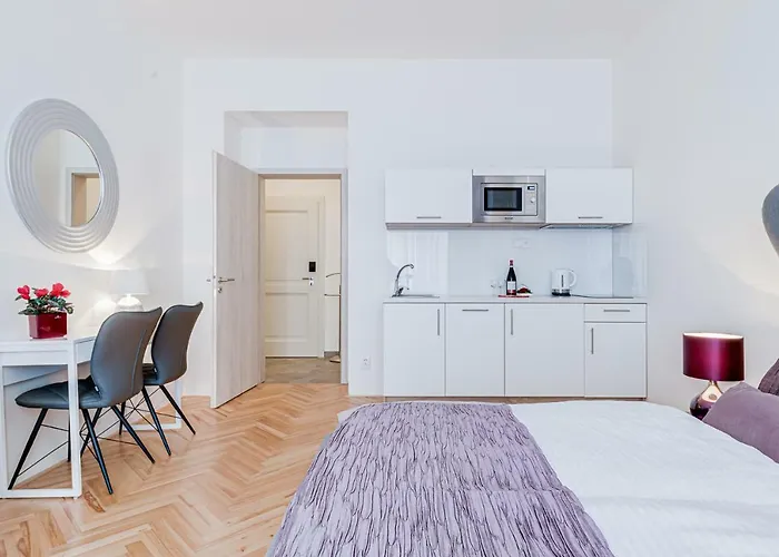 Apartment Gold Art *